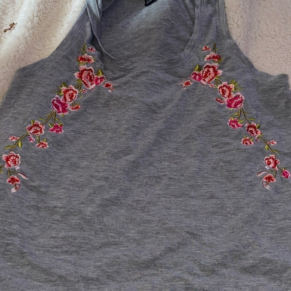 floral top size medium, super cute and trendy